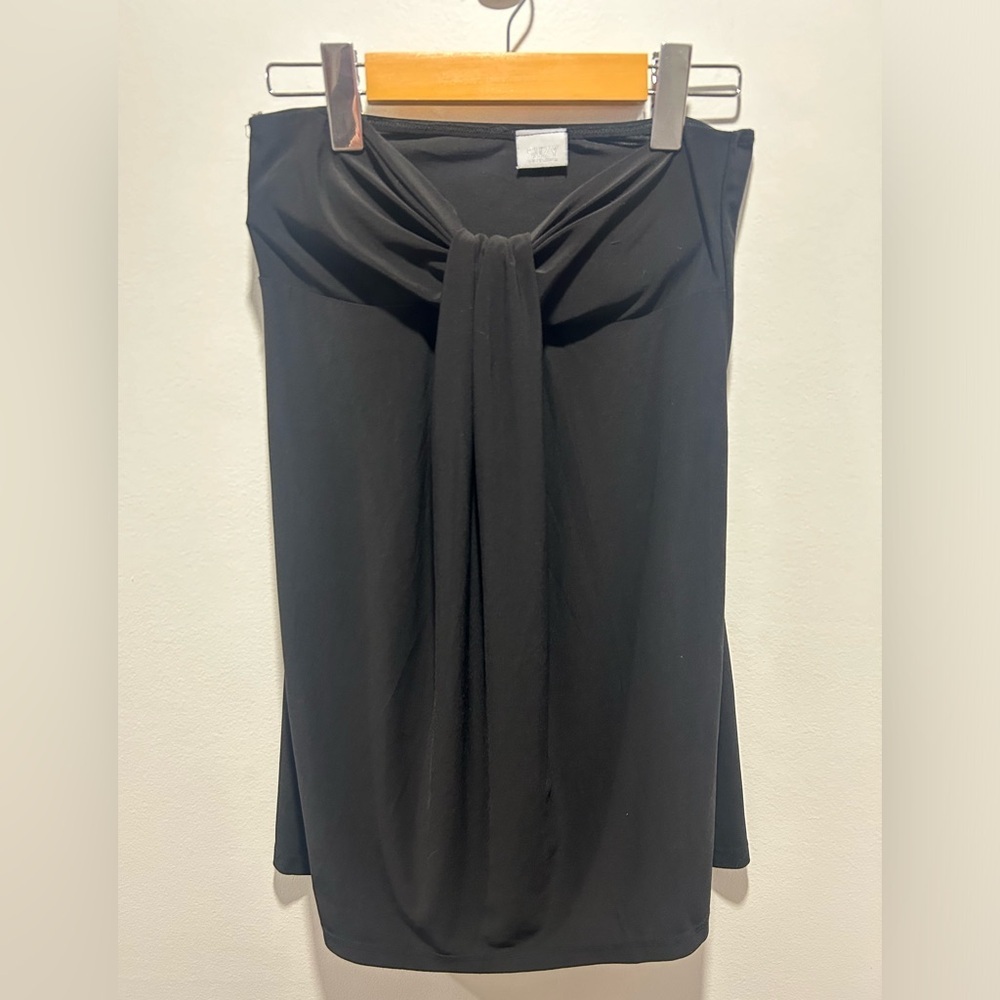 SUZY SHIER, size M black tube top. Stretchy, built in bust support with padding